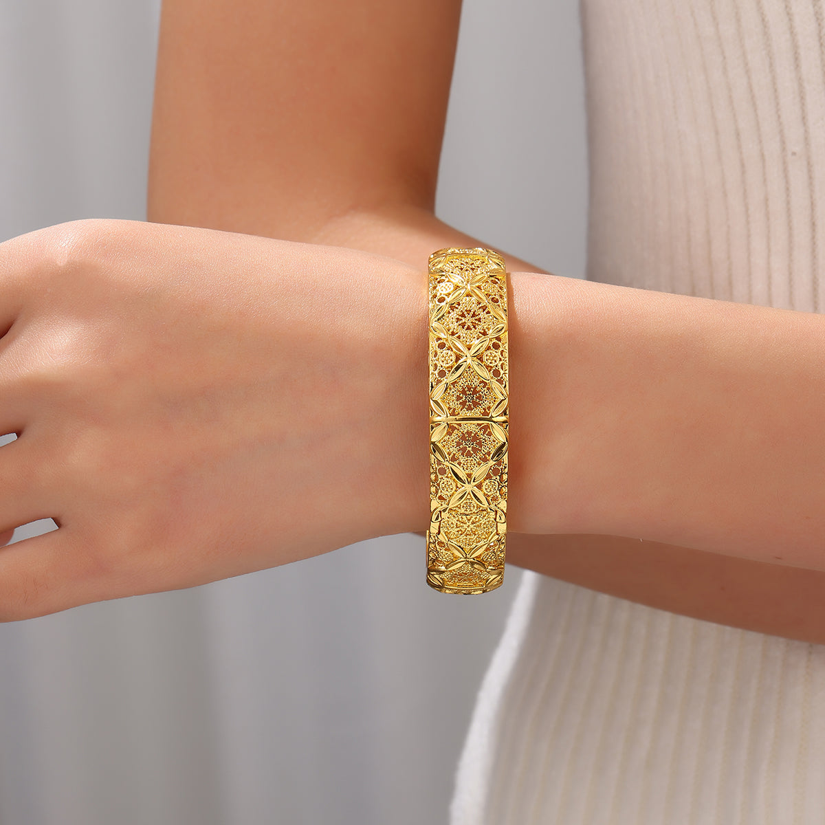 Ametra Vintage Heirloom – 18k Gold-Plated Sculpted Floral Bracelet